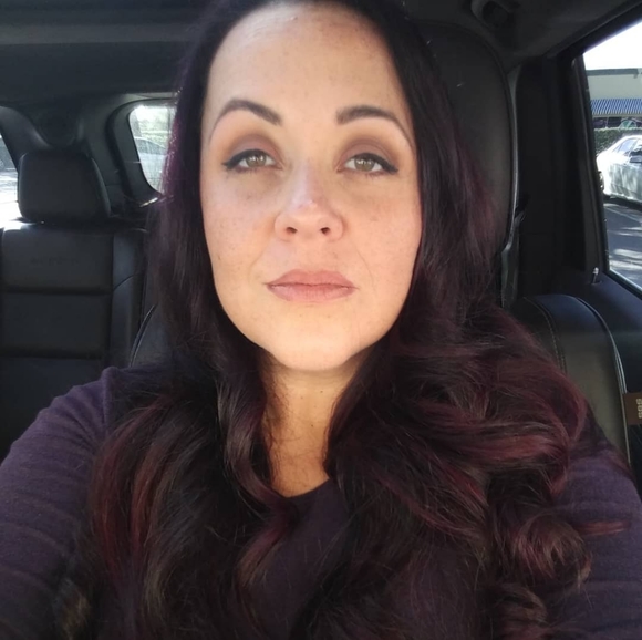 Meet your Posher, Liz - Picture 3 of 4